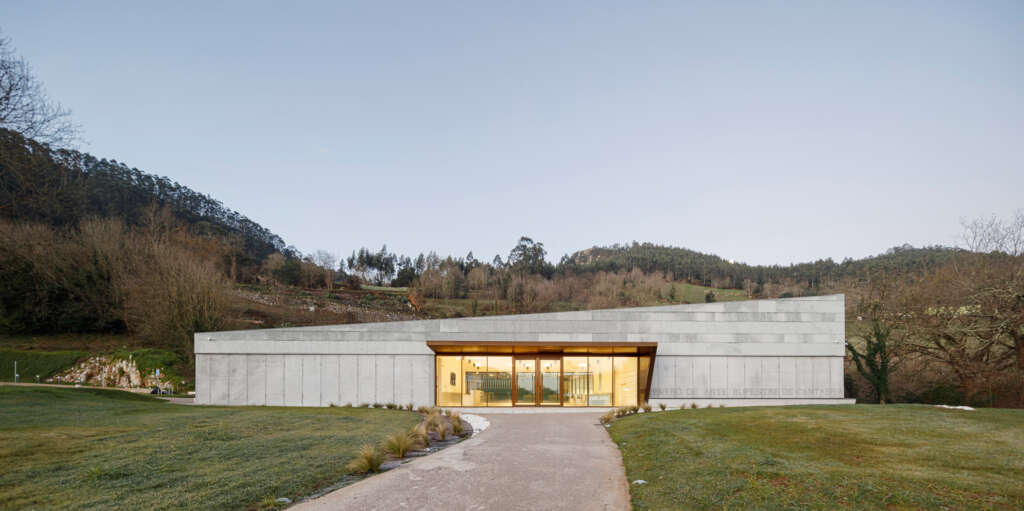 Pusat Seni Batu Cantabria sukunfuku studio Puente Viesgo Desain Arsitektur Pusat Pengunjung Spanyol