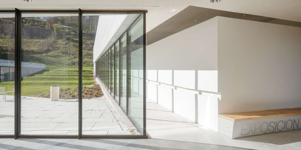 Pusat Seni Batu Cantabria sukunfuku studio Puente Viesgo Desain Arsitektur Pusat Pengunjung Spanyol