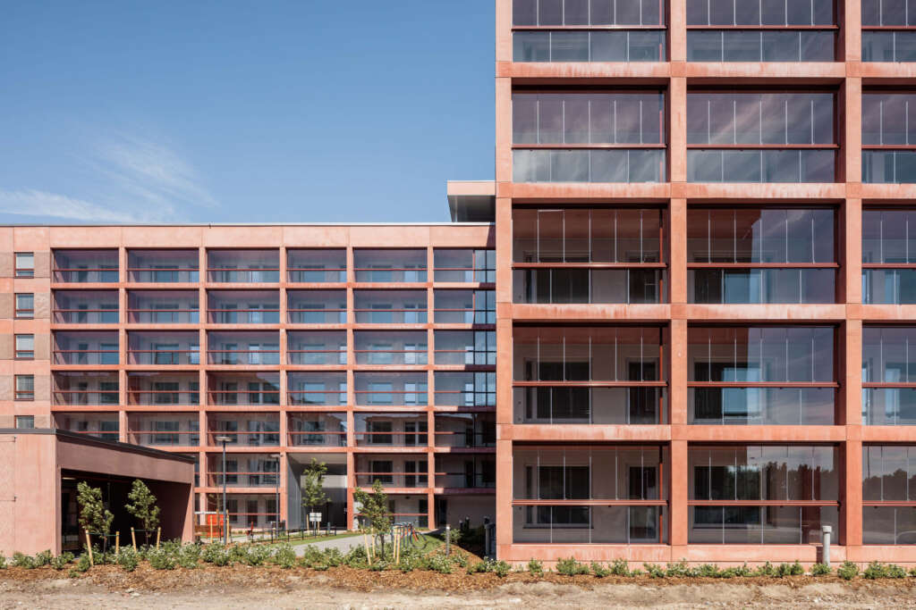 Arsitek Playa merancang perumahan sewa bersubsidi negara berbiaya rendah dengan fasad beton yang kokoh