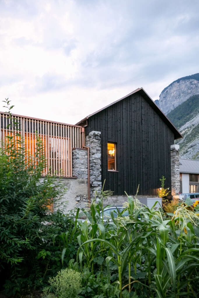 Hof & Hist Modunita architects sa Felsberg Switzerland House Design