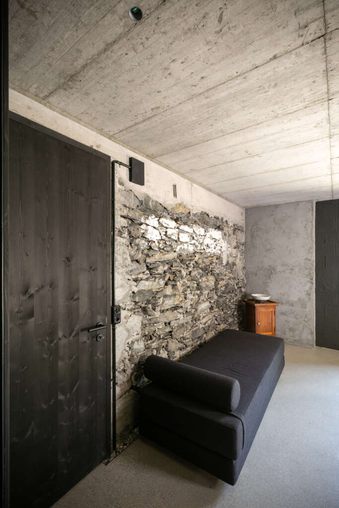 Hof & Hist Modunita architects sa Felsberg Switzerland House Design