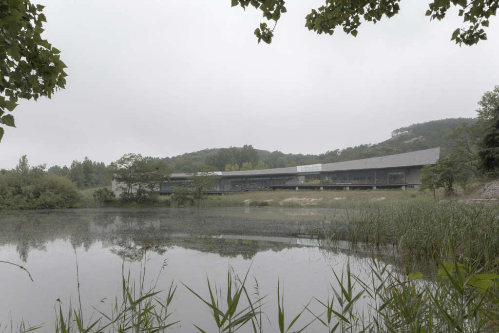 Dragon Mountain Tourist Center Aurelien Chen / Urban and Rural Planning and Design Institute of CSCEC Rizhao China